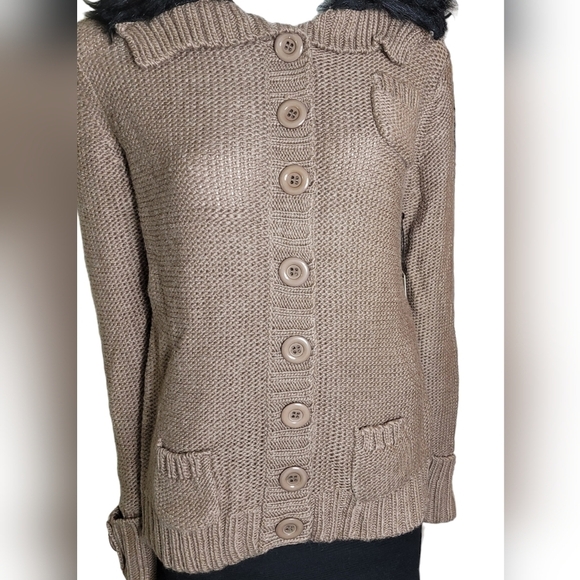 VERTIGO PARIS FAUX FUR COLLAR SWEATER IN NUBUCK L - Picture 4 of 13